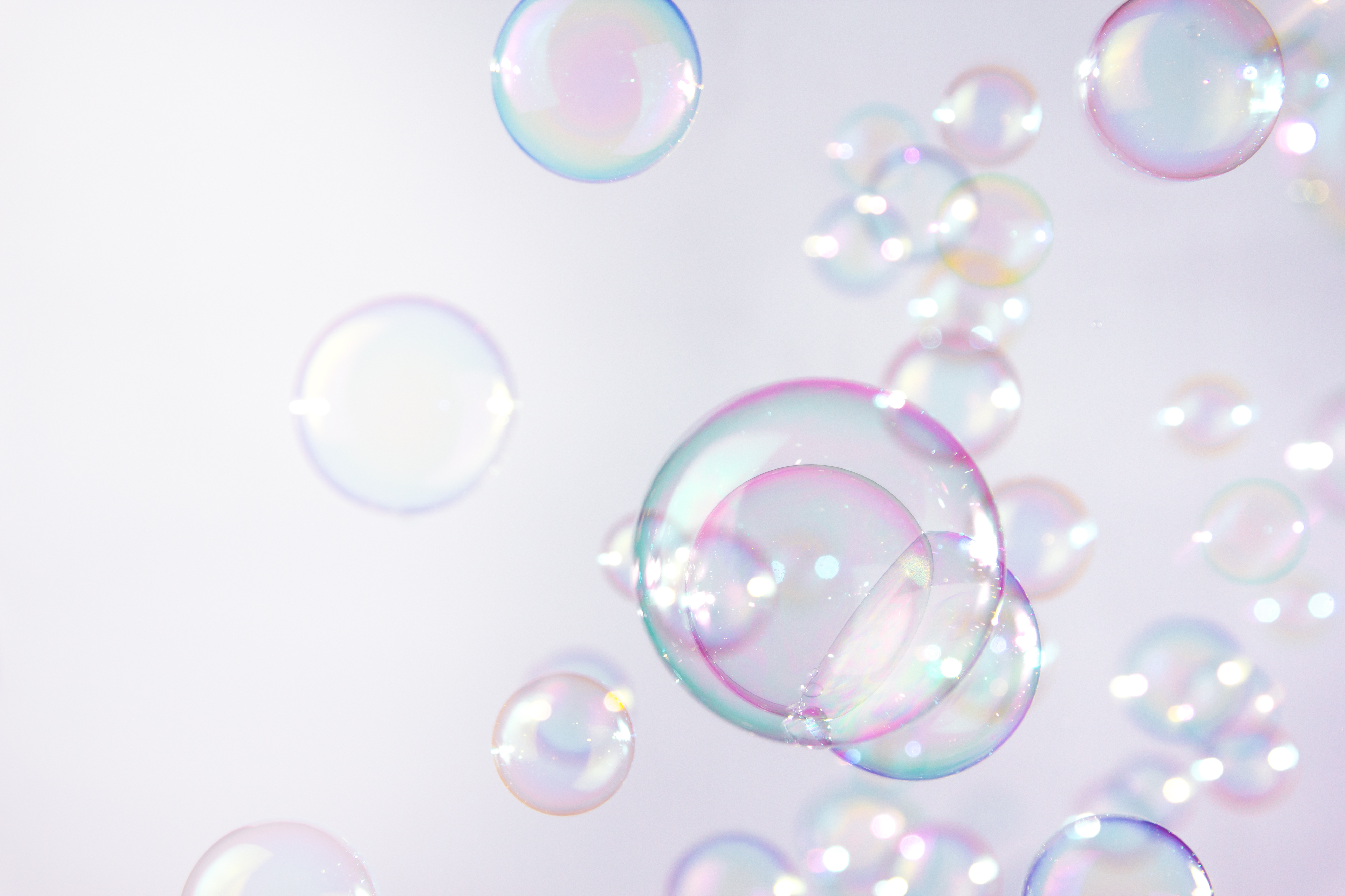 Виниловые обои пузырями. Мыльные пузыри. Мыльные пузыри на белом фоне. Фон пузырьки. Фон мыльные пузыри.
